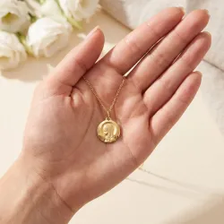 Médaille Vierge en Prière Disque Poli Or Jaune 18 Carats - 16 mm