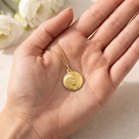 Médaille Vierge Profil Droit Satinée en Or Jaune 18 Carats