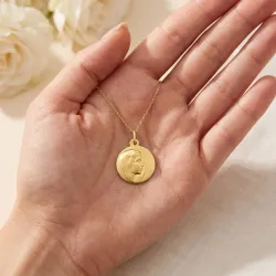 M&eacute;daille Vierge Profil Droit Satin&eacute;e Or Jaune 18 Carats - 16 mm
