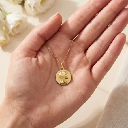 Médaille Vierge au Large Voile en Or Jaune 18 Carats