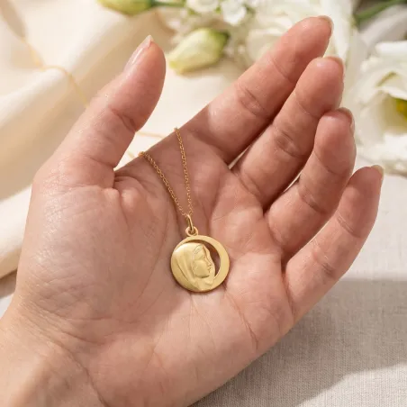 Medaille Jungfrau mit durchbrochenem Halbmond aus 18 Karat Gelbgold