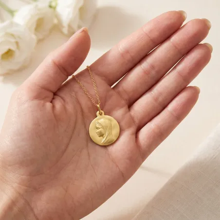 Virgin with Draped Veil Medal in 18 Carat Yellow Gold