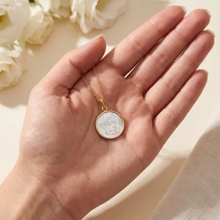 Médaille Ange de Raphaël en Nacre et Or Jaune 18 Carats