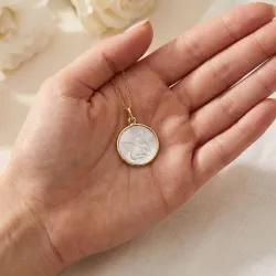 Médaille Ange de Raphaël Nacre et Or Jaune 18 Carats - 16 mm