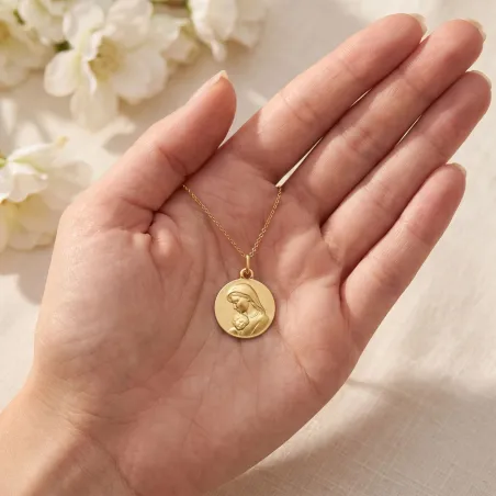 Médaille Vierge Penchée sur l'Enfant Satinée en Or Jaune 18 Carats