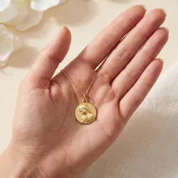 Médaille Vierge Penchée sur l'Enfant Satinée Or Jaune 18 Carats - 16 mm