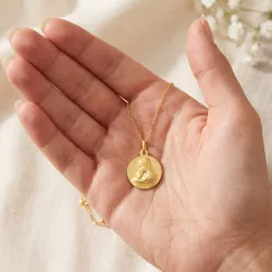 M&eacute;daille Vierge &agrave; l'Enfant Endormi Satin&eacute;e Or Jaune 18 Carats - 16 mm