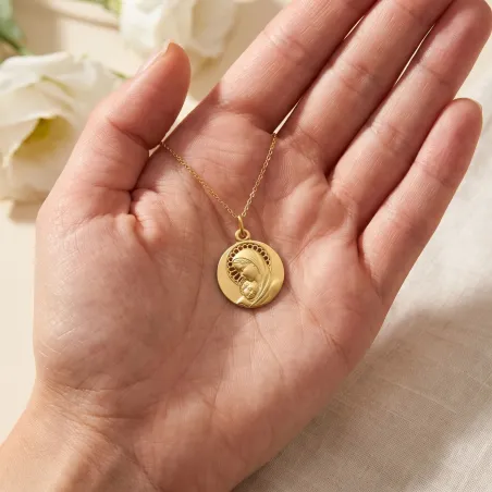 Medaille Maagd met Kind met Opengewerkte Aureool in 18 Karaats Geelgoud