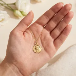 Médaille Vierge à l'Enfant Auréole Ajourée Or Jaune 18 Carats - 16 mm