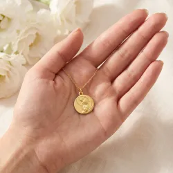 Medalla Virgen con el Niño Velo Perlado Oro Amarillo 18K - 16 mm