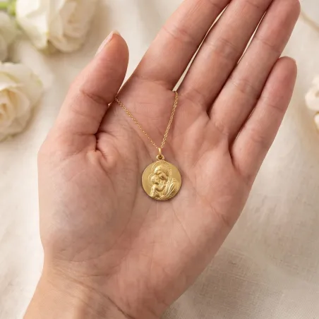 Medaille Madonna mit Kind Wange an Wange aus 18 Karat Gelbgold