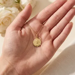 Petite M&eacute;daille Scapulaire Bord Facett&eacute; Or Jaune 18 Carats - 12 mm