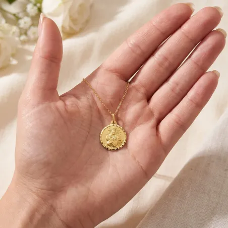 Médaille Vierge du Carmel Bord Facetté en Or Jaune 18 Carats