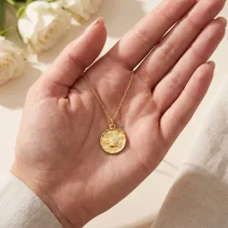 Médaille Colombe sur Disque Martelé Or Jaune 18 Carats - 18 mm