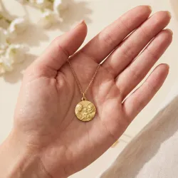 M&eacute;daille Sainte Famille Or Jaune 18 Carats - 18 mm