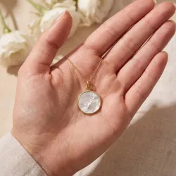 Médaille Colombe du Saint-Esprit Nacre et Or Jaune 18 Carats - 18 mm
