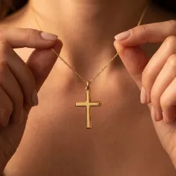 Bevelled Cross Pendant 18K Yellow Gold - 28 x 16 mm