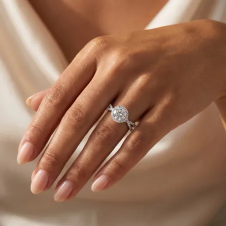 Verlobungsring runder Diamant Auréole
