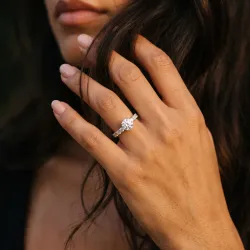 Verlobungsring runder Diamant Aria Pav&eacute; | Celinni