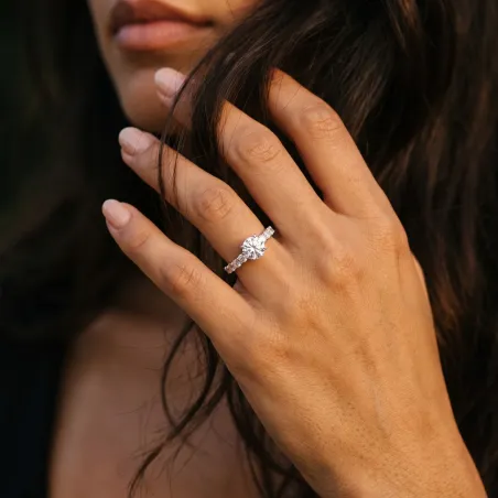 Verlovingsring ronde diamant Aria pavé