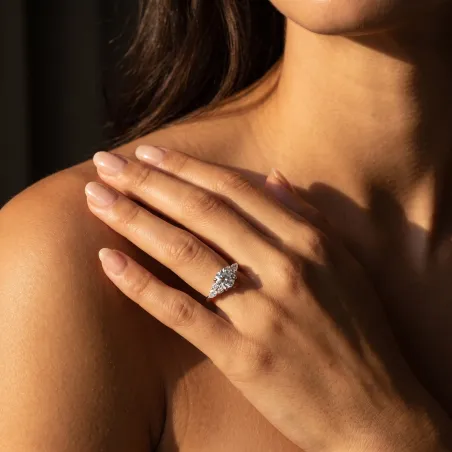 Verlobungsring runder Diamant Constellation