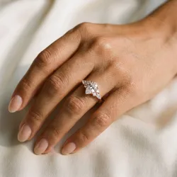 Anillo de compromiso diamante pera Constellation | Celinni