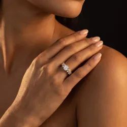 Anillo de compromiso diamante ovalado Constellation marquesas | Celinni