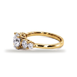 Verlobungsring runder Diamant Constellation f&uuml;nf Steine | Celinni