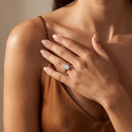 Verlobungsring ovaler Diamant Aria Zargenfassung