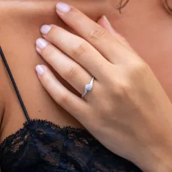Déborah Ring in 18K Gold and Natural Diamonds | Celinni