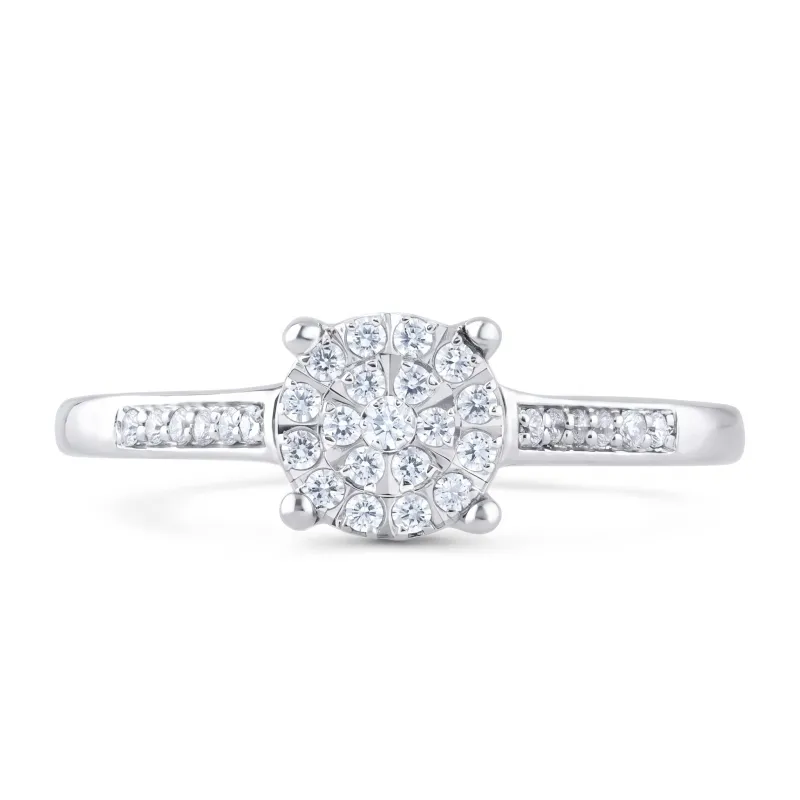 Natural Diamond Maxima Ring in 18K Gold
