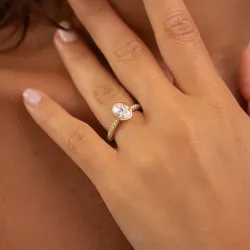 Cosima Oval Natural Diamond Ring in 18K Gold | Celinni