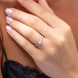 Célia Diamond Ring – 18K Gold and Natural Diamonds | Celinni