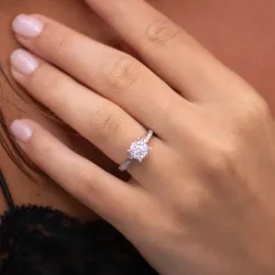 Dina Ring – 18K Gold and Natural Diamonds l Celinni