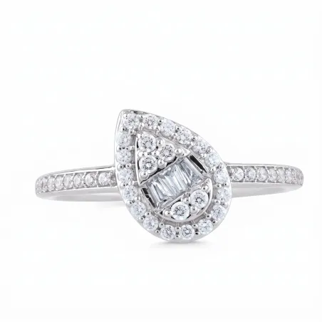 Anillo Christelle en Oro de 18K con Halo de Diamantes Naturales