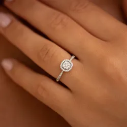 Anillo Clara Cojín – Oro de 18K y Diamantes Naturales