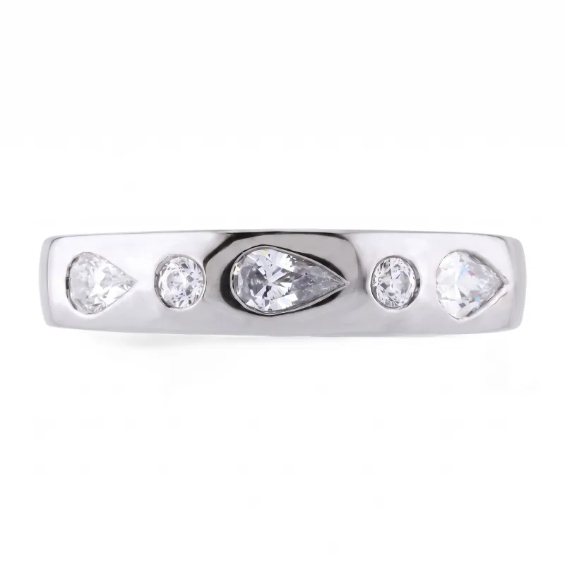 Flavie Ring – 18K Gold and Natural Diamonds l Celinni