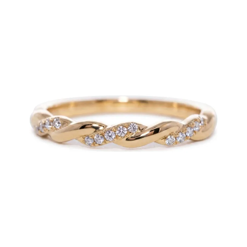 Twisted Diamond Band Ring in 18K Gold or Platinum | Celinni