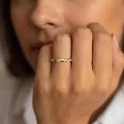 Twisted Diamond Band Ring in 18K Gold or Platinum | Celinni