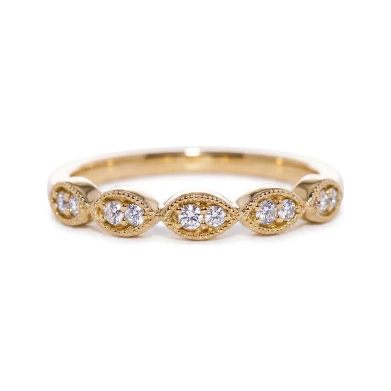 Milgrain Leaf Wedding Band in 18K Gold or Platinum | Celinni