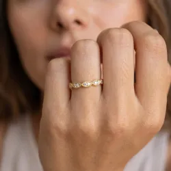Milgrain Leaf Wedding Band in 18K Gold or Platinum | Celinni