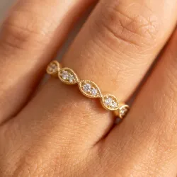 Milgrain Leaf Wedding Band in 18K Gold or Platinum | Celinni