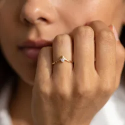 Chevron Diamond Ring in 18K Gold or Platinum | Celinni