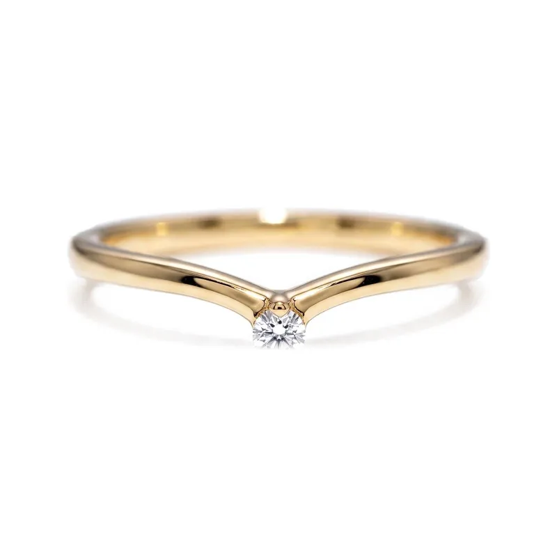 Chevron Solitaire Ring in 18K Gold or Platinum | Celinni