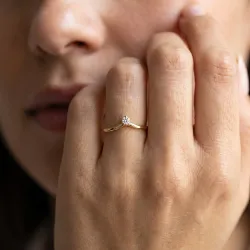 Chevron Solitaire Ring in 18K Gold or Platinum | Celinni
