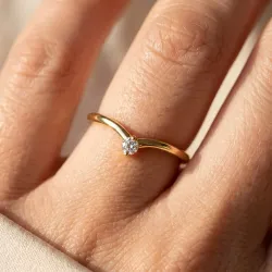 Chevron Solitaire Ring in 18K Gold or Platinum | Celinni