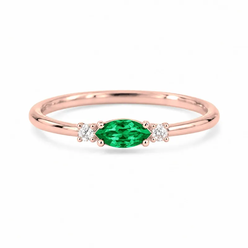 Anillo Romy Mayo con Esmeralda y Diamantes Naturales