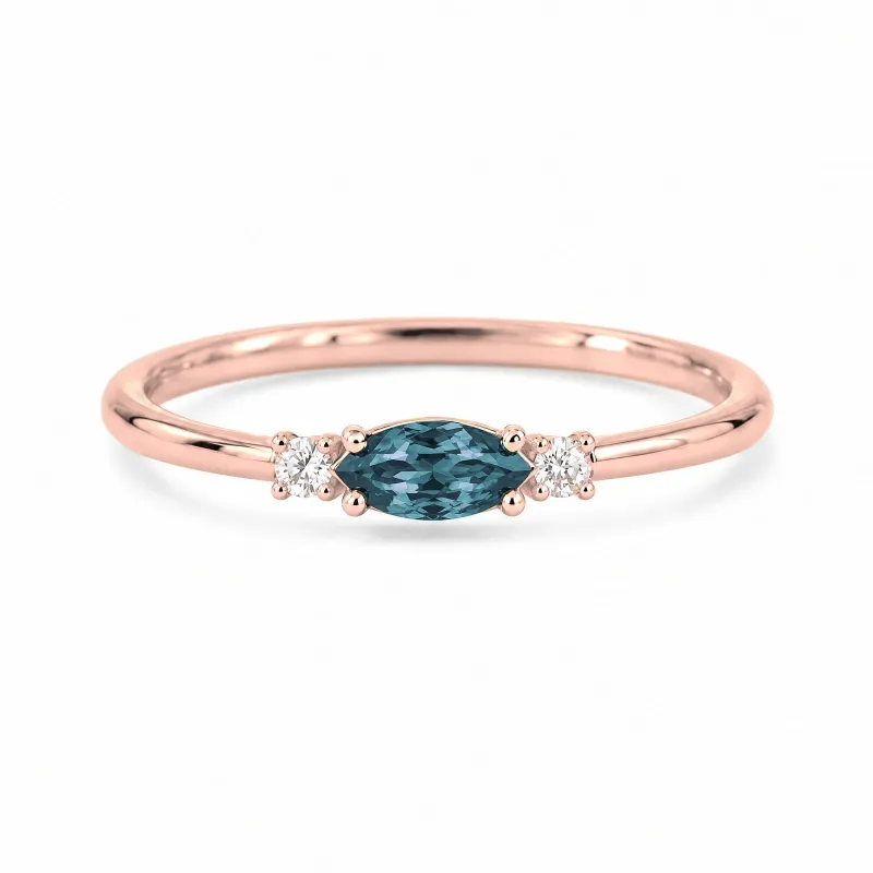Anillo Romy Junio con Alejandrita y Diamantes Naturales