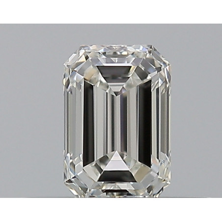 0.3-carat diamond in the shape of an emerald