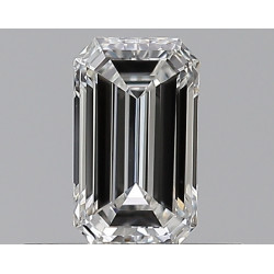 0.38-carat 祖母绿形状的钻石